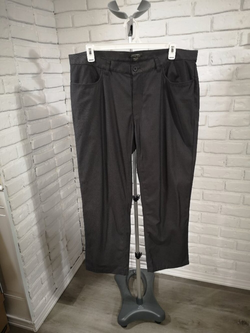 Denver Hayes Men's Size 40/30 Dark Grey Never Iron Straight Modern Fit Pants